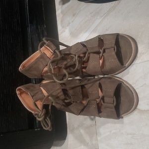 Green gladiator sandal heels. Brand: Qupid/ Size: 6 in women's